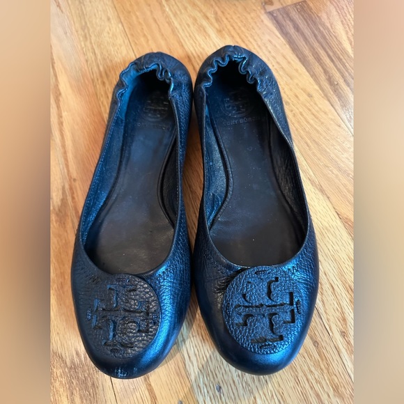 Tory Burch back ballet. Good condition. They’ll ship in a Tory Burch sho… - Picture 1 of 4